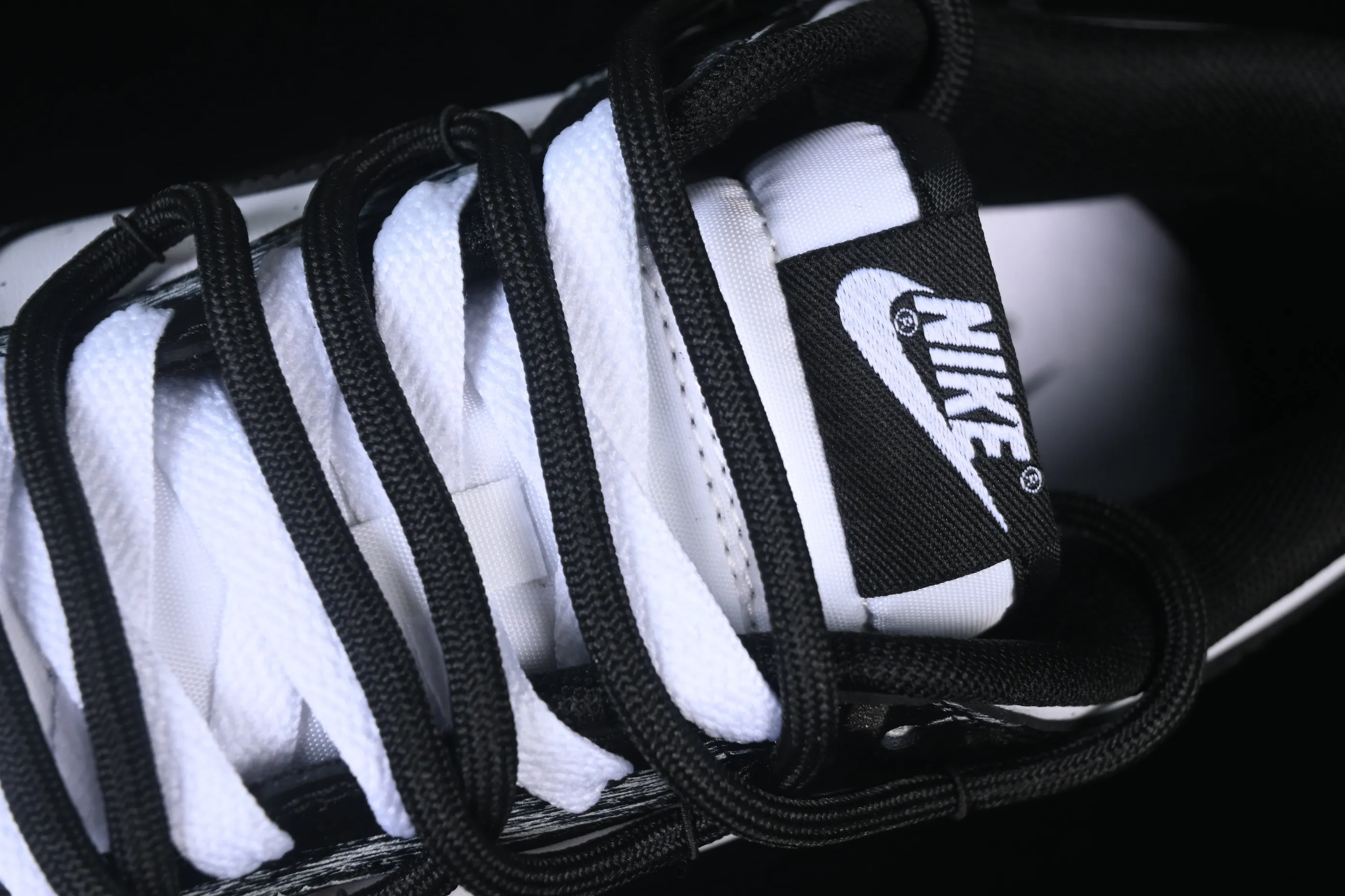 All categories Nk SB Dunk Series Nk SB Dunk Low High-end customized low-top sneakers Nike SB Dunk Low Punk style black and white straps High-end customized low-top casual sneakers DD1391-100